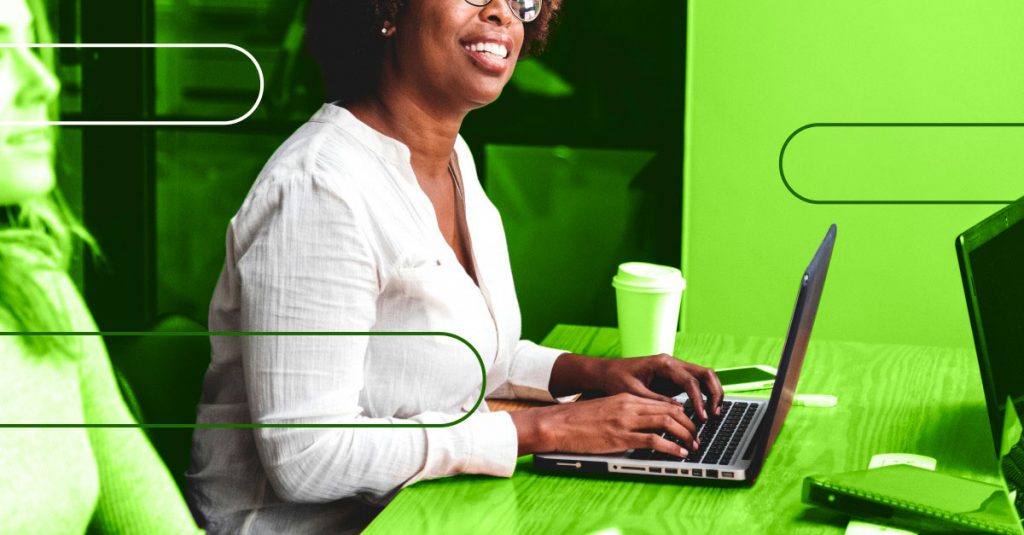cliente pesquisando na internet